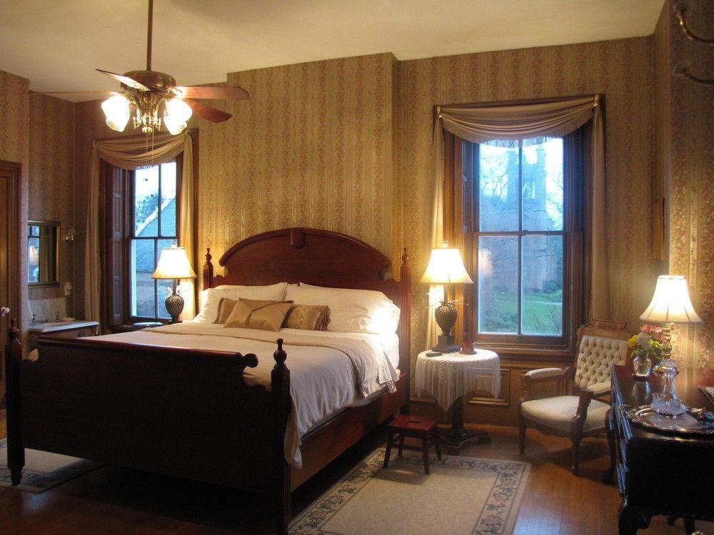 Lovelace Manor Bed And Breakfast Lancaster Exterior photo