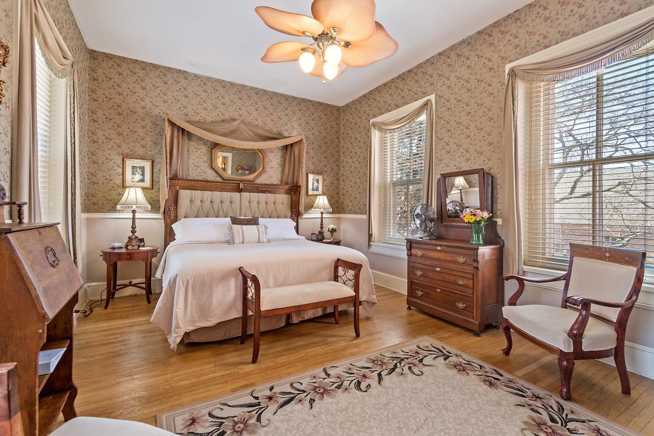 Lovelace Manor Bed And Breakfast Lancaster Exterior photo